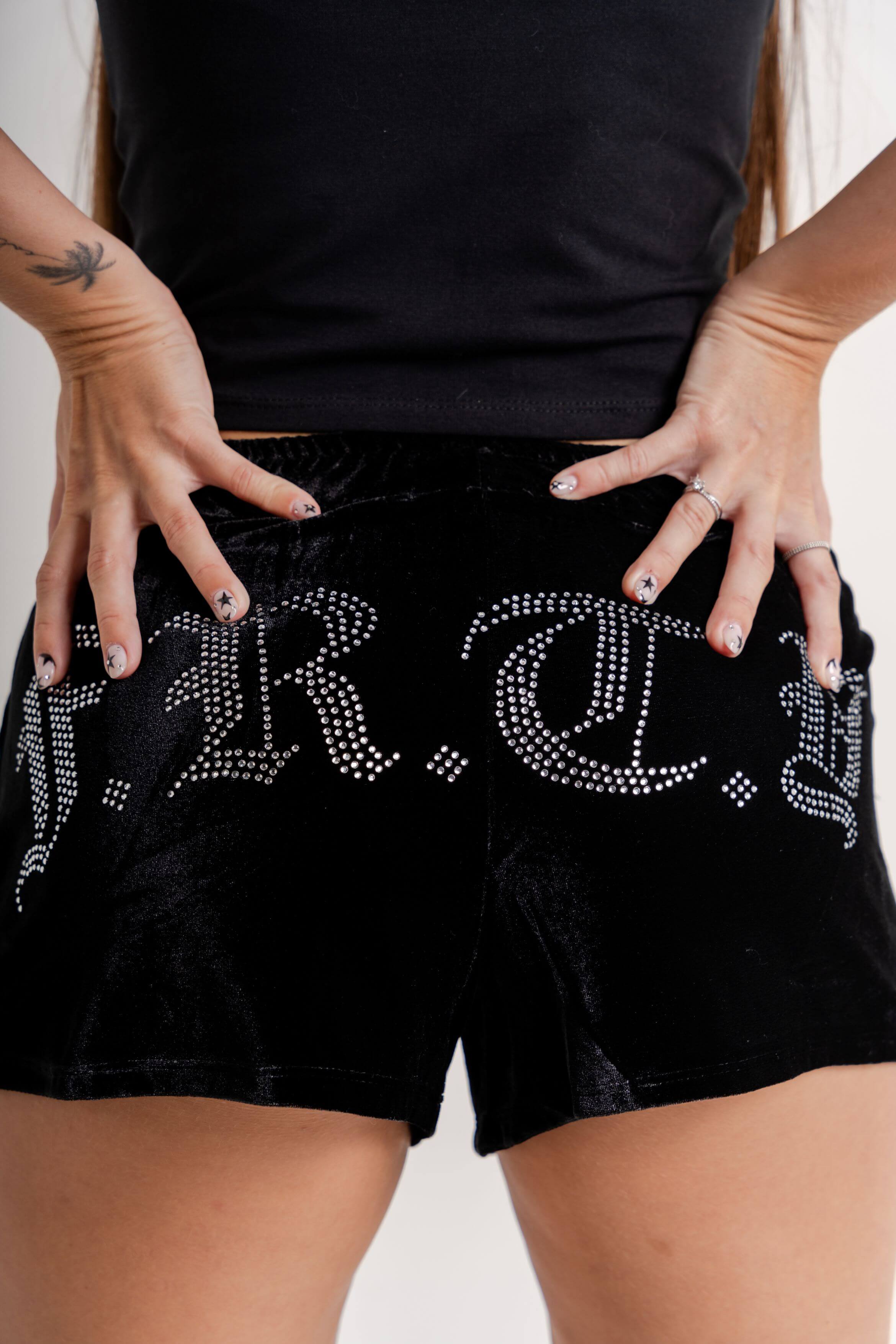 The Ultimate Baddie Velvet Shorts - Preto