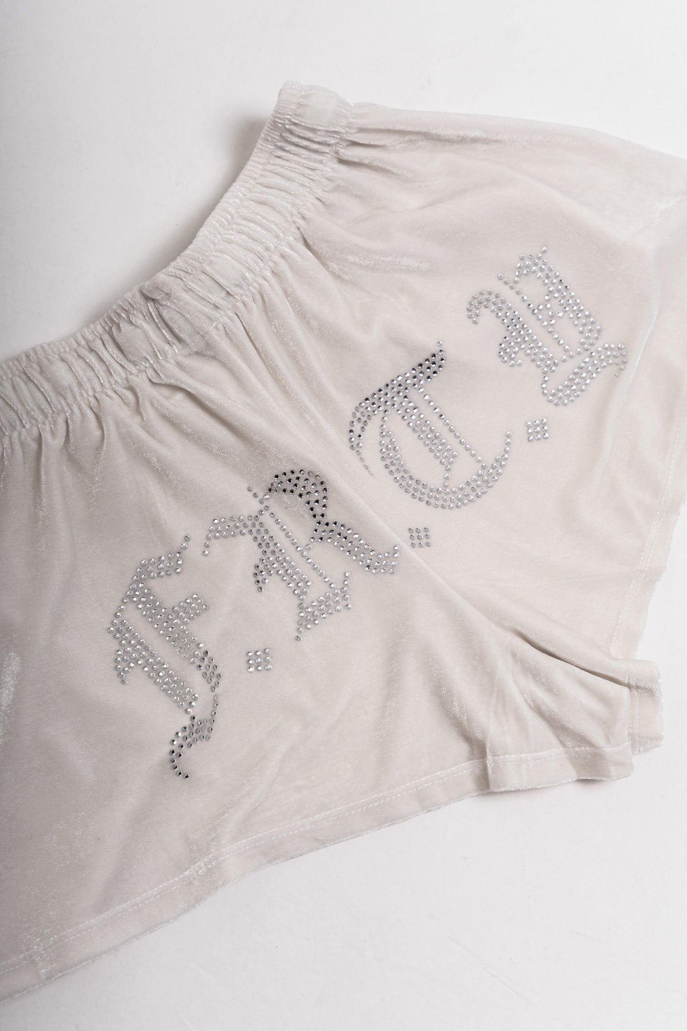 The Ultimate Baddie Velvet Shorts - Pérola